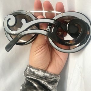 🚫SOLD! New Authentic Prada Sunglasses (no case)